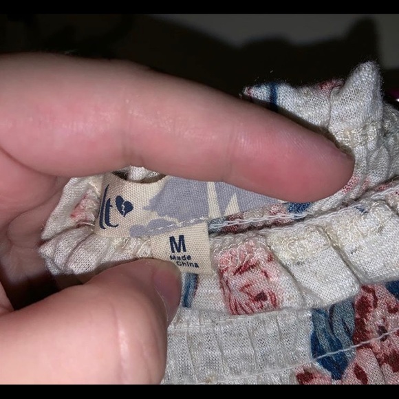 BUCKLE TOP - Picture 2 of 2